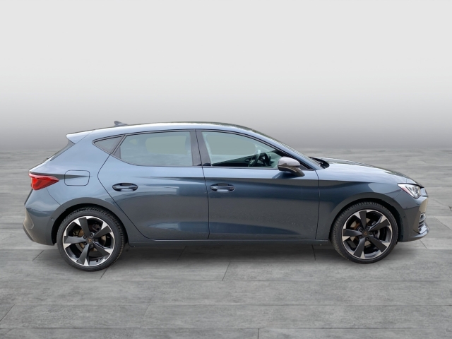 Cupra Leon 1.5TSI ACT CARBON NAVI PARKLENK V+H KAMERA KESSY SITZHZ VOLLED ACC VERKEHRSZEICHEN SPURHAL