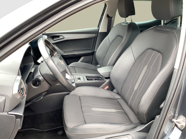 Cupra Leon 1.5TSI ACT CARBON NAVI PARKLENK V+H KAMERA KESSY SITZHZ VOLLED ACC VERKEHRSZEICHEN SPURHAL