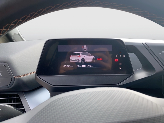 Cupra Born 150 KW 58 KWH ACC WÄRMEPUMPE SITZHZ NAVI FULLINK 8-fach berr. KAMERA PDC V+H CARGO PAKET