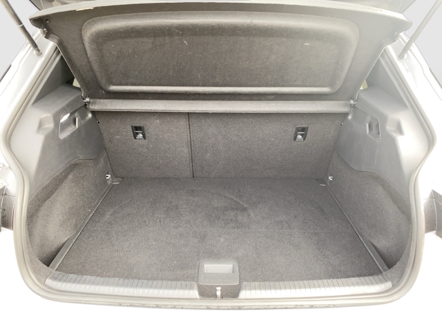 Cupra Born 150 KW 58 KWH ACC WÄRMEPUMPE SITZHZ NAVI FULLINK 8-fach berr. KAMERA PDC V+H CARGO PAKET