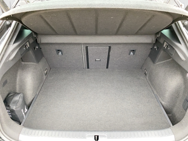 Cupra Formentor VZ 1.4 E-HYBRID ACC NAVI FULLINK EL. HECKKLAPPE SITZHZ LENKRADHZ VERKEHRSZ SPURHALTE ALU