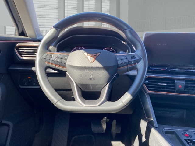 Cupra Formentor 1.5TSI DSG AUTOM PARKLENK V+H 360 TOPVIEW KAMERA SITZHZ NAVI ALARM VERKEHRSZ AMBIENTLIGHT