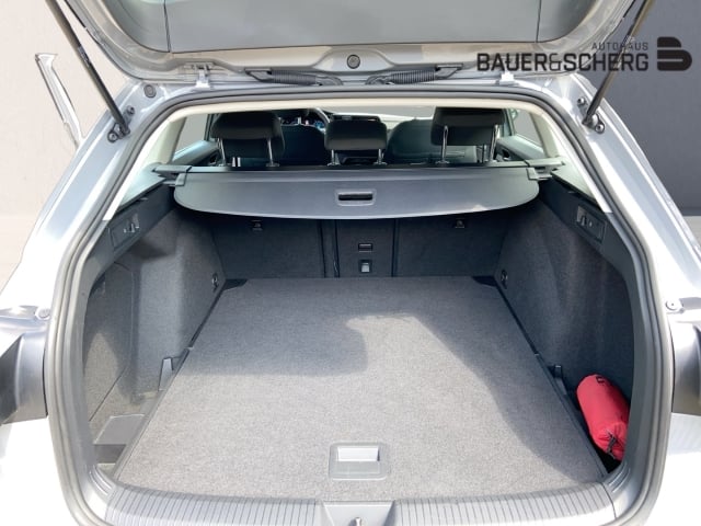 VW Golf 8 Variant Life 1.0 eTSI DSG AHK ACC NAVI APPCONNECT LANEASSIST LENKRADHZ SITZHZ TRAVELASS
