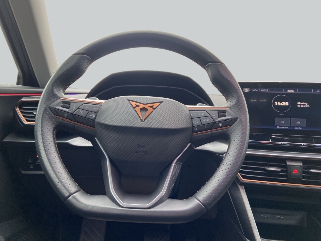 Cupra Formentor 1.4 e-HYBRID DSG ACC FULLINK NAVI AMBIENTLIGHT KAMERA SITZHZ PARKLENK V+H LENKRADHZ ALU