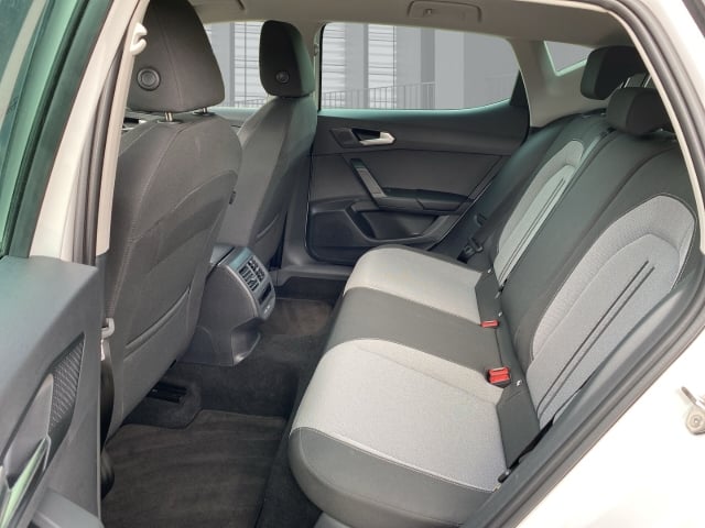 Seat Leon 1.5eTSI DSG ROAD EDITION ACC KAMERA FULLINK  PDC V+H LENKRADHZ CLIMATRONIC FERNLICHTASS