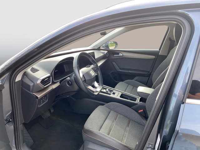 Seat Leon Sports 2.0TDI DSG AHK ACC NAVI FULLINK SITZHZ LENKRADHZ PARKLENK V+H KAMERA BEATSAUDIO