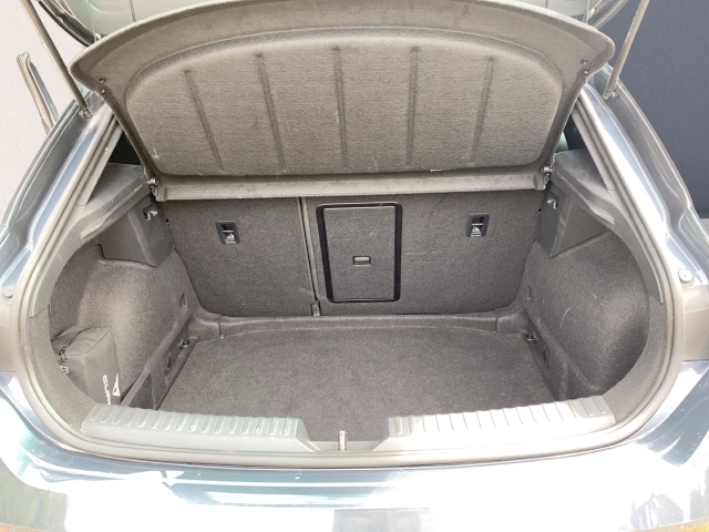Cupra Leon VZ 2.0TSI DSG ACC FULLINK NAVI KESSY PDC V+H KAMERA LENKRADHZ SITZHZ DIGICOCKPIT VOLLED