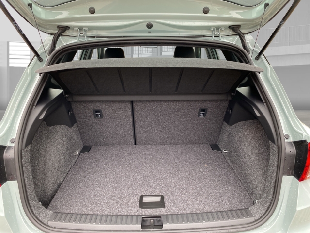 Seat Arona Style 1.0 TSI 85 kW (116 PS) 7-Gang-DSG Ganzjahresreifen AHK Navi PDC  vo