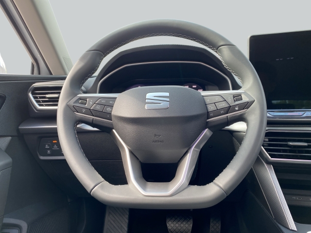 Seat Leon Sportstourer 1.5eTSI Road Edition AHK,SHZ,LED,Navi,elekt.Heckk. Kessy LED Innenlicht