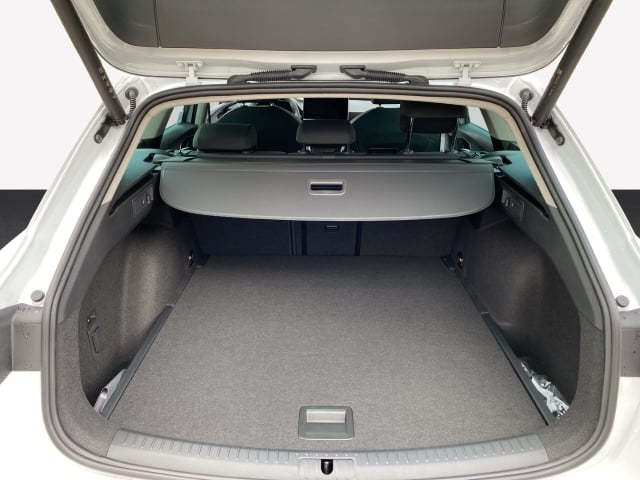 Seat Leon Sportstourer 1.5eTSI Road Edition AHK,SHZ,LED,Navi,elekt.Heckk. Kessy LED Innenlicht