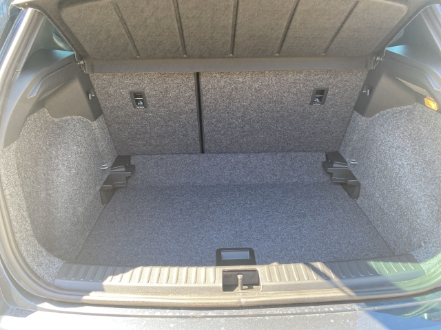 Seat Arona Style 1.0 TSI 85 kW  (116PS) Ganzjahresreifen, Navi PDC vo.+ hi Sitzh. uvm